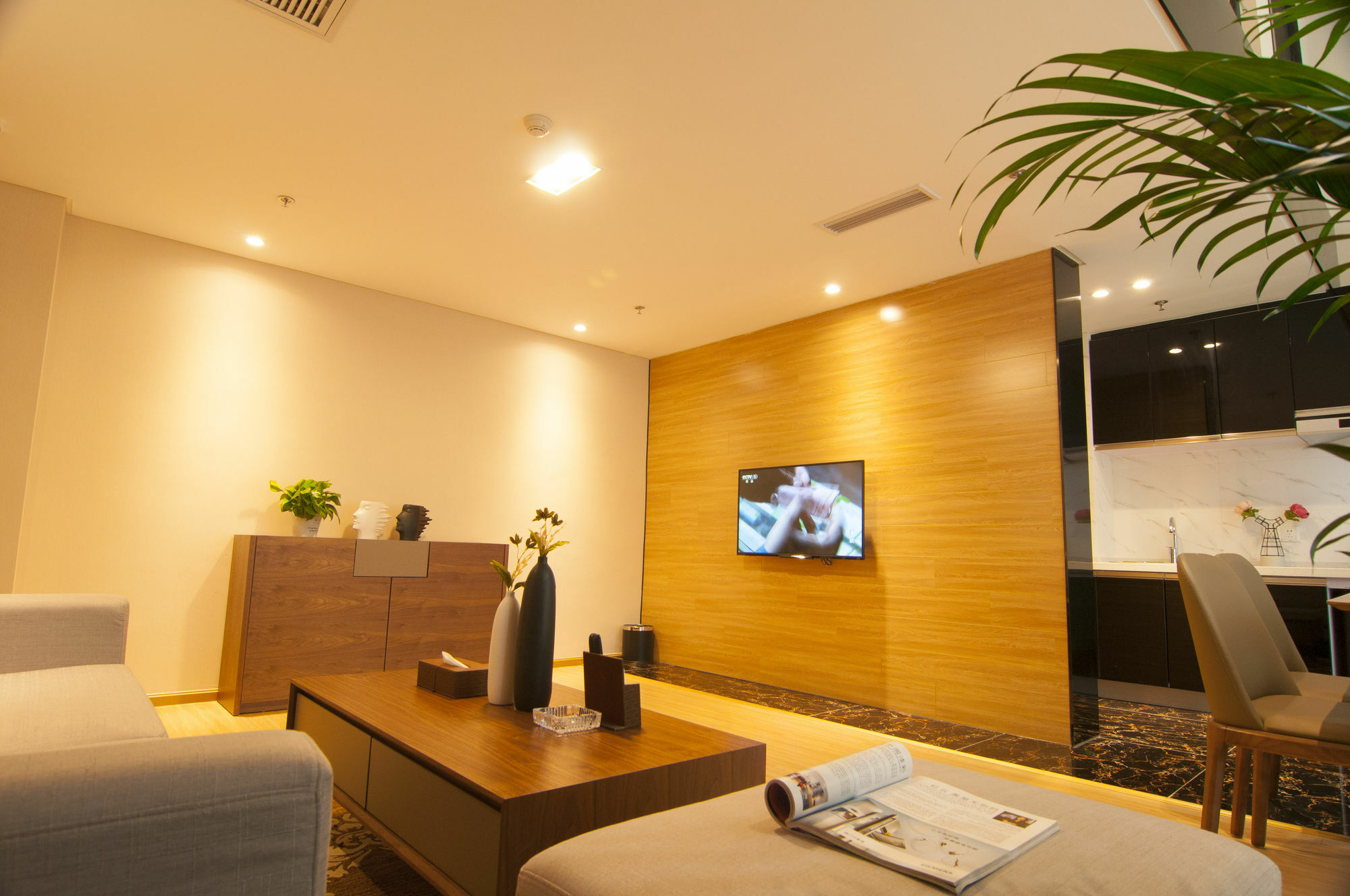 ווהאן Home Plus Suite Hotel And Apartment מראה חיצוני תמונה