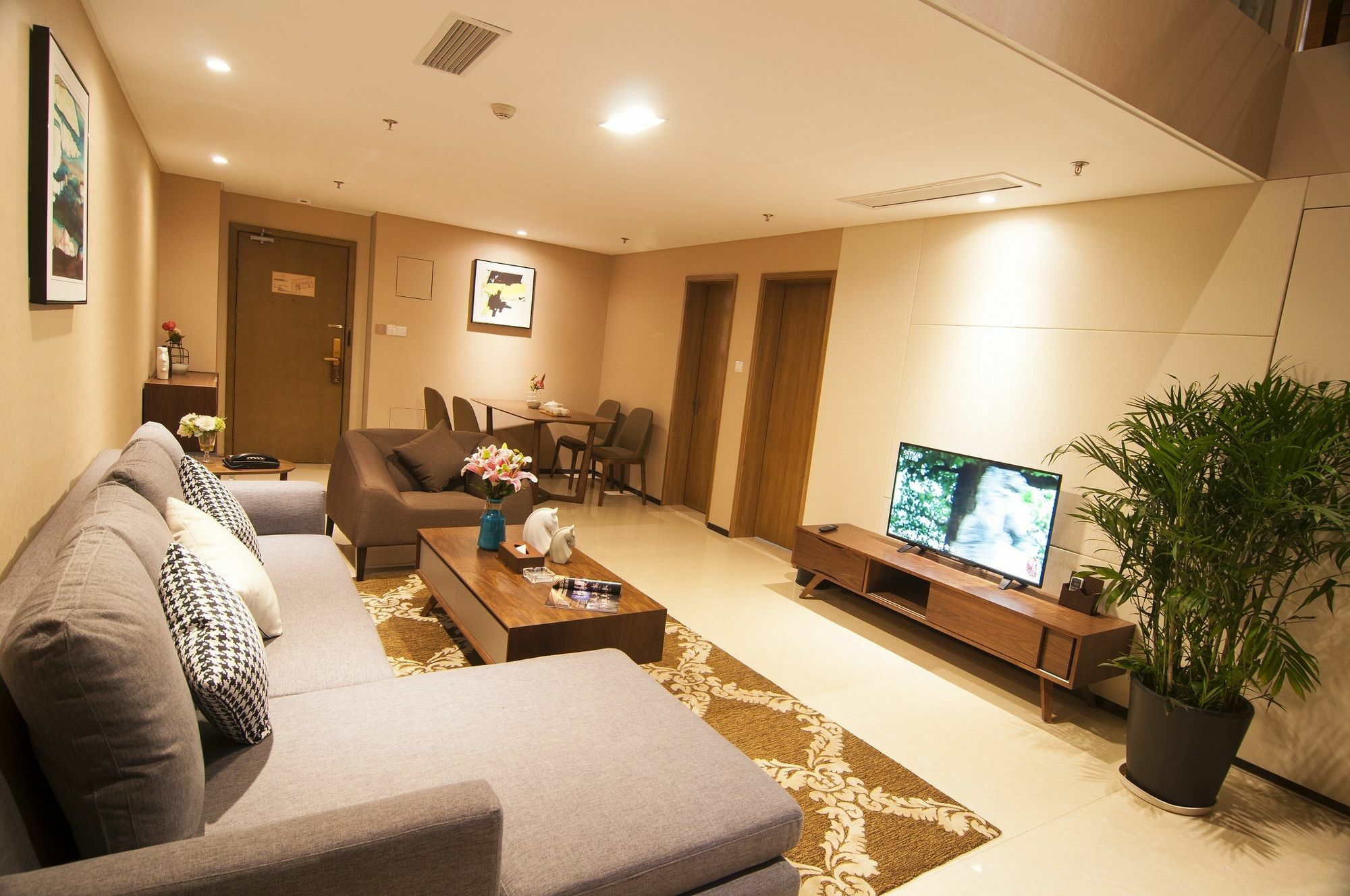ווהאן Home Plus Suite Hotel And Apartment מראה חיצוני תמונה