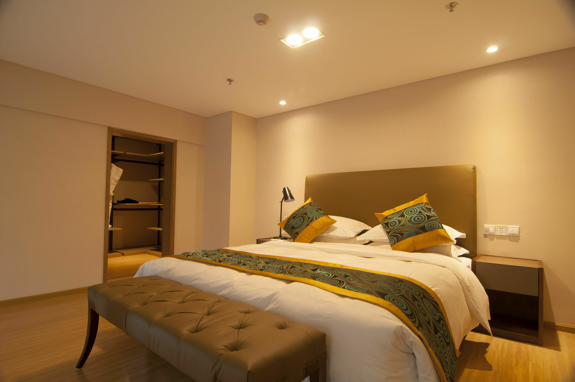 ווהאן Home Plus Suite Hotel And Apartment מראה חיצוני תמונה