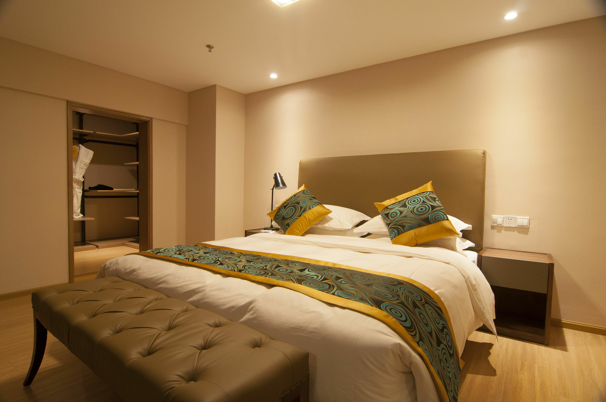 ווהאן Home Plus Suite Hotel And Apartment מראה חיצוני תמונה