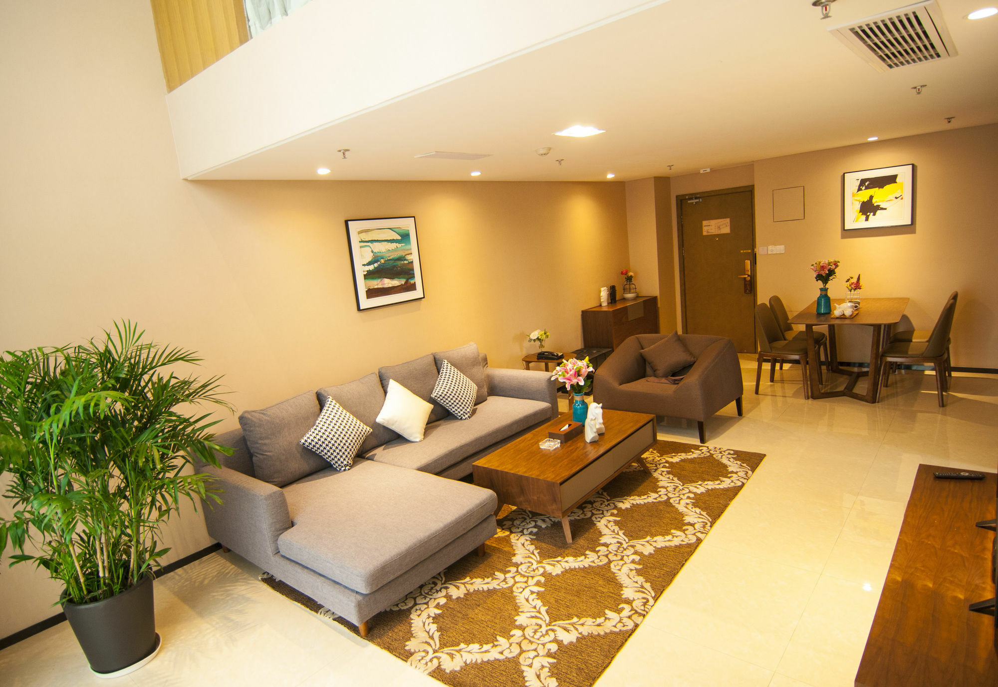 ווהאן Home Plus Suite Hotel And Apartment מראה חיצוני תמונה