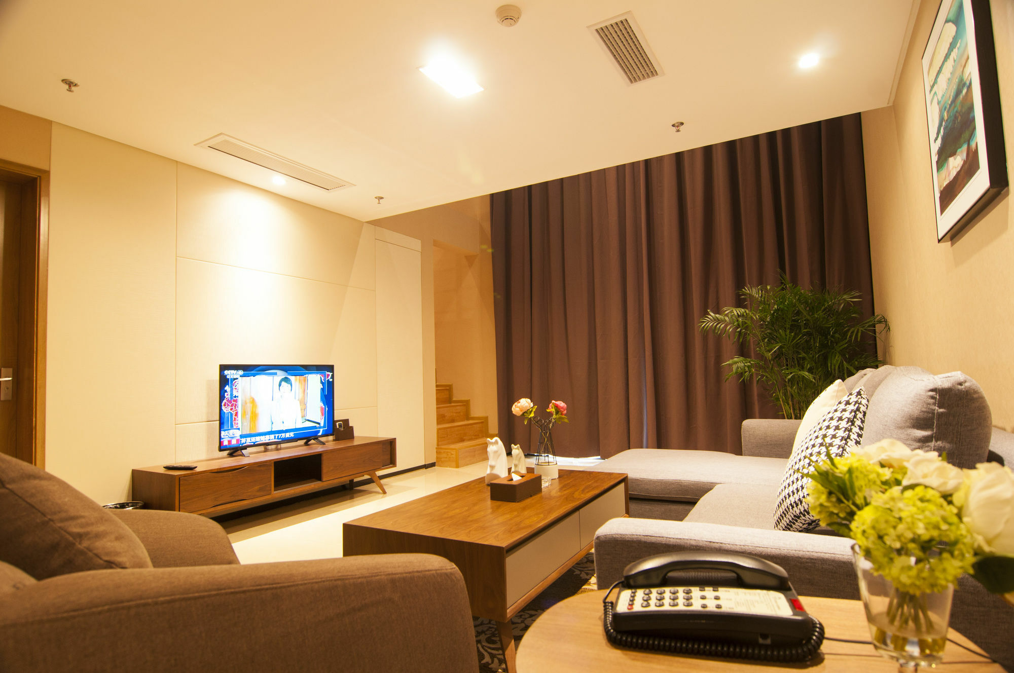 ווהאן Home Plus Suite Hotel And Apartment מראה חיצוני תמונה