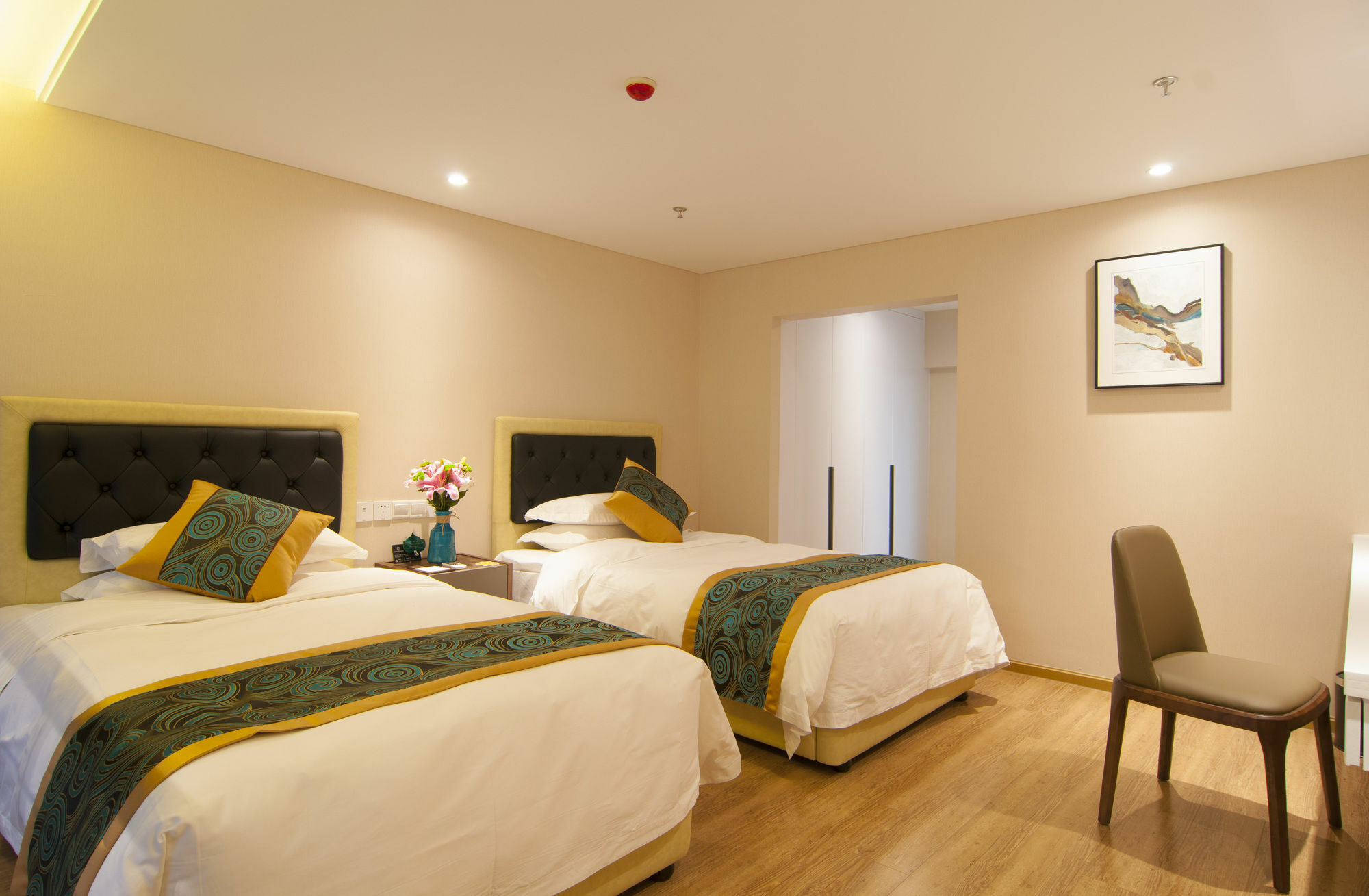 ווהאן Home Plus Suite Hotel And Apartment מראה חיצוני תמונה