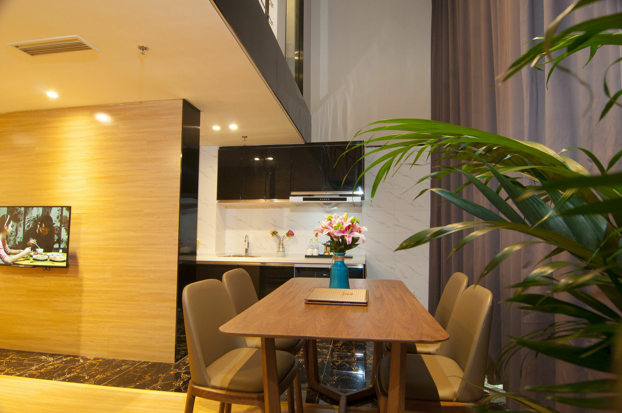ווהאן Home Plus Suite Hotel And Apartment מראה חיצוני תמונה